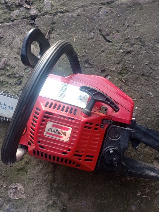 Продам бензопилы.