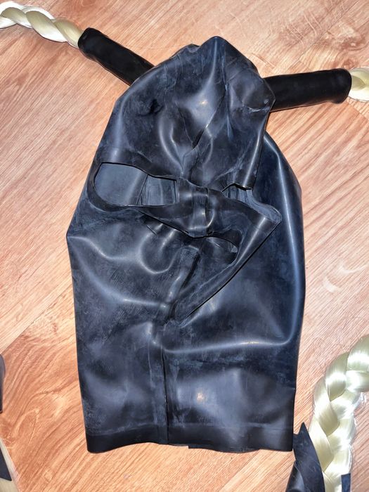 883/ Nowa Maska czarna halloween latex 0,4 blond ogony S/M/L