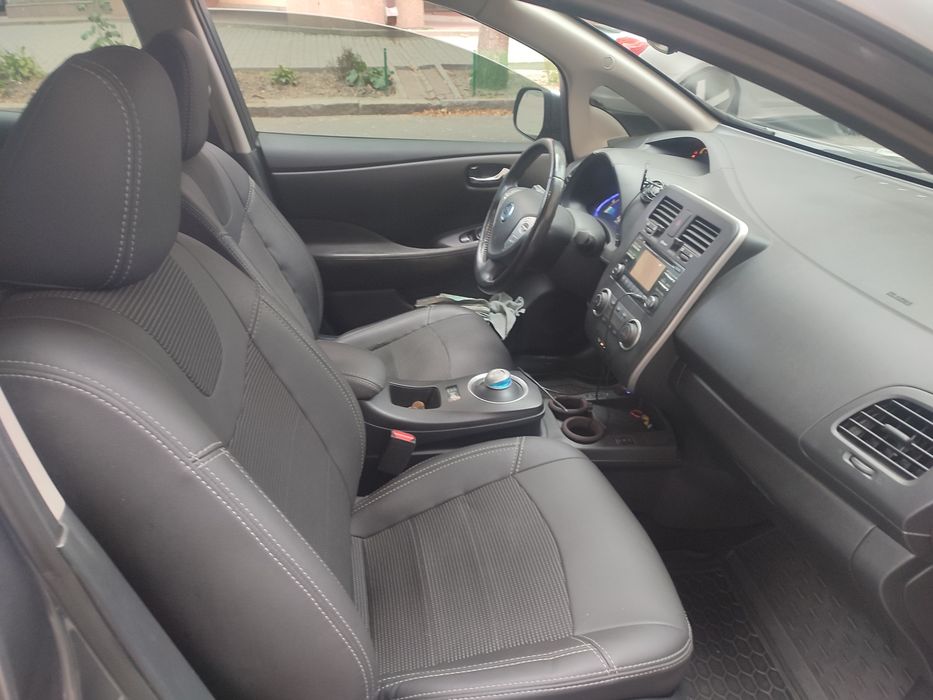 Продам Nissan Leaf