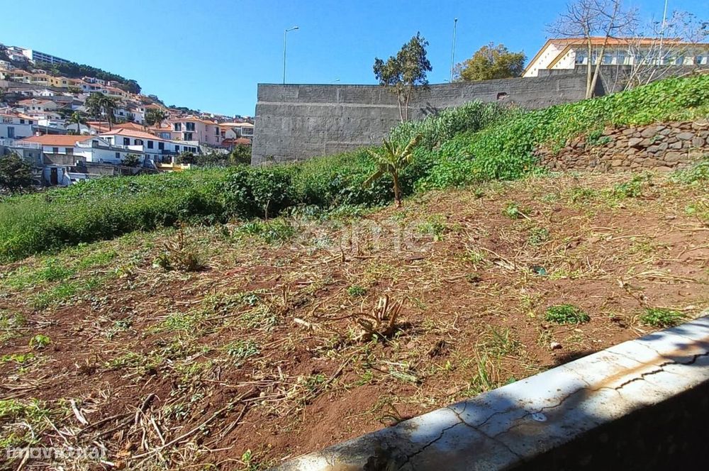 Moradia Geminada T2 para recuperar Santo Antonio- Funchal