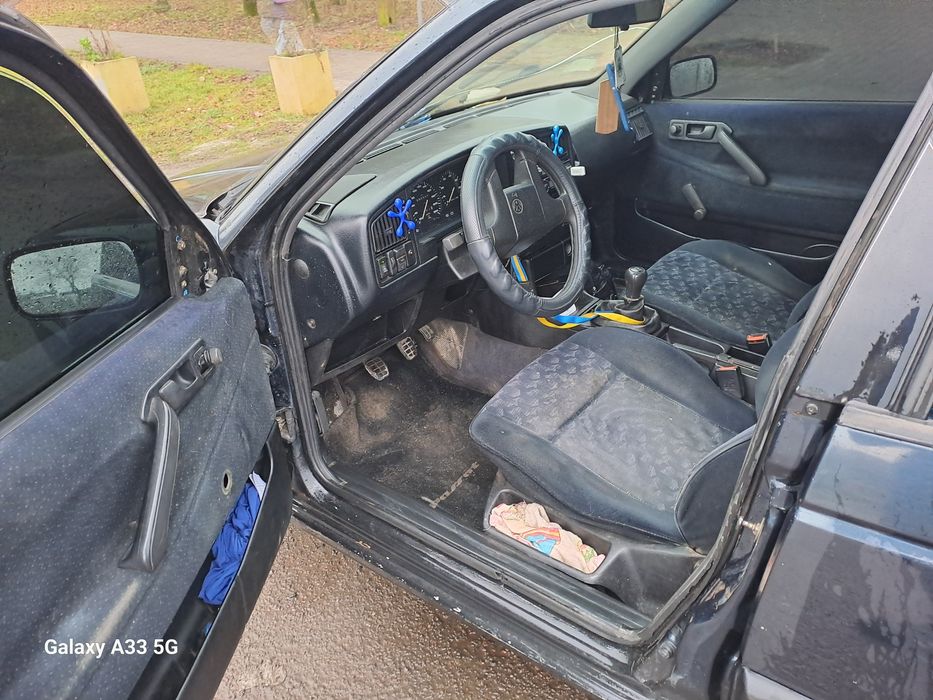 Продам  Пасат б3...1.8