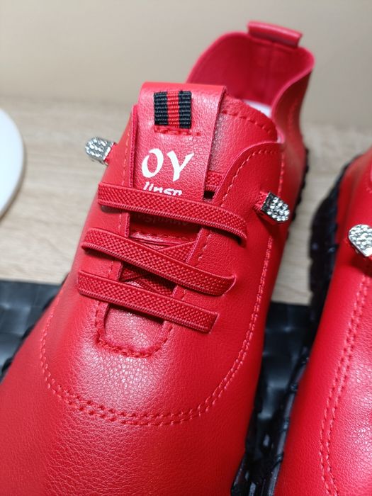 Nowe buty ze skóry ekologicznej 39