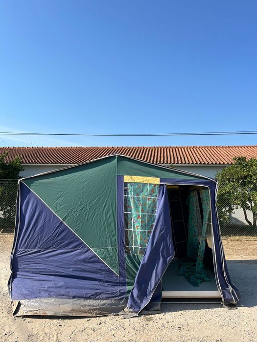 Vende se atrelado tenda