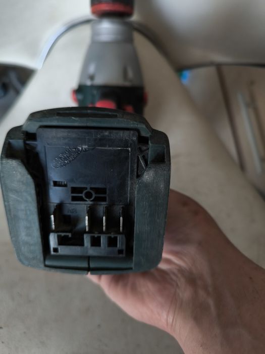 Потужний шуруповерт,шурупокрут metabo bs18 ltx impuls