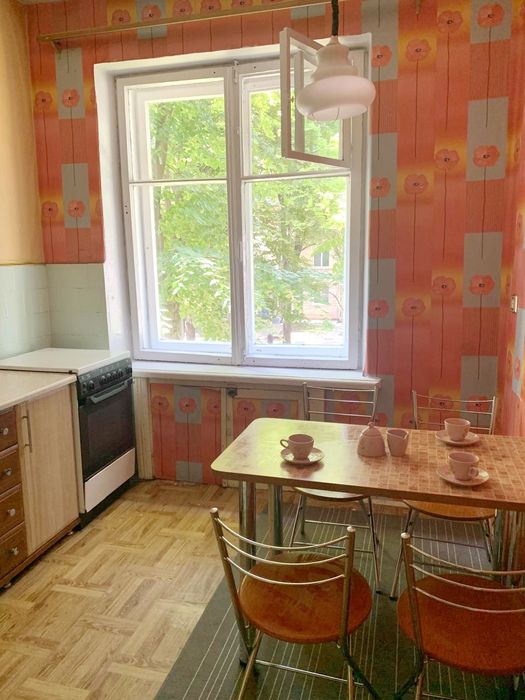 Сталінка - Центр!!! 3 кімнатна квартира -85000 Дол США