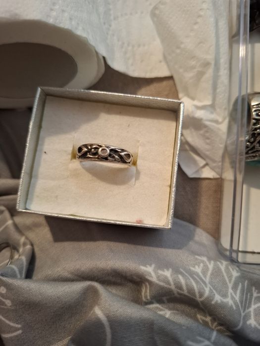 Stary piekny pierscionek