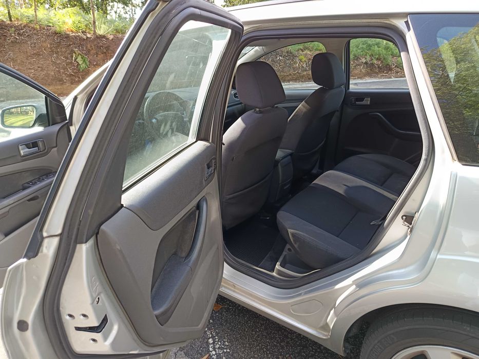 Ford Focus 1.6 TDCi (2005) – Económica, Espaçosa e Sempre Bem Mantida (IUC Antigo)