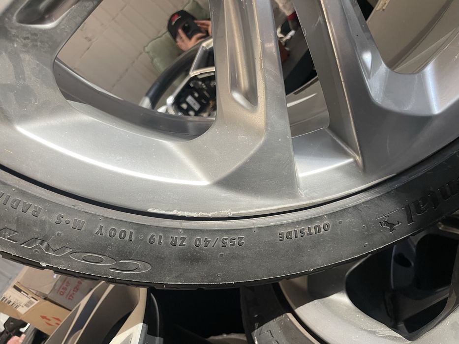 255/40 R19 комплект резини з дисками