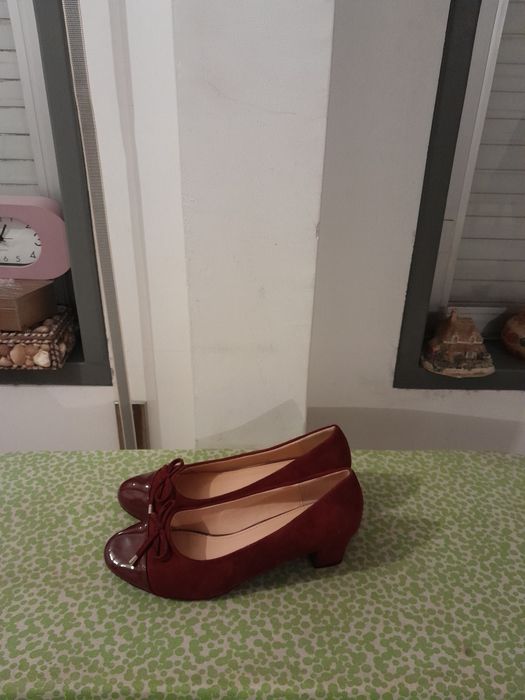 Vendo Sapatos de Senhora muito bonitos como novos
