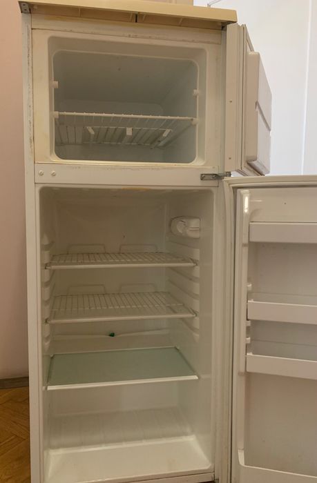 Полочки на холодильник Зануссі