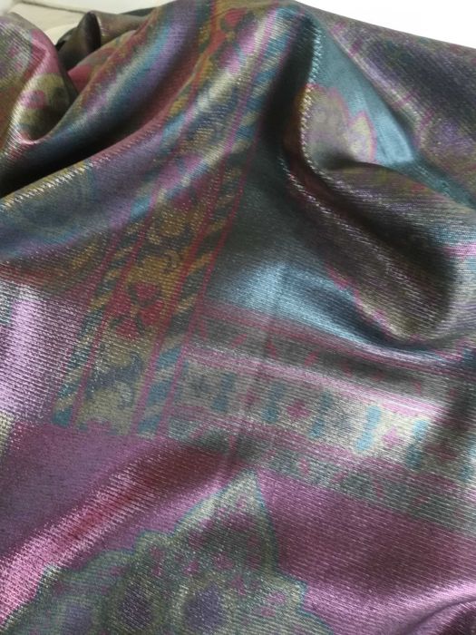 Peça de tecido seda para vestuário ou decoração