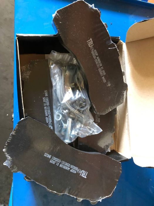 Дискові гальмівні колодки для вантажних автомобілів та причепів.