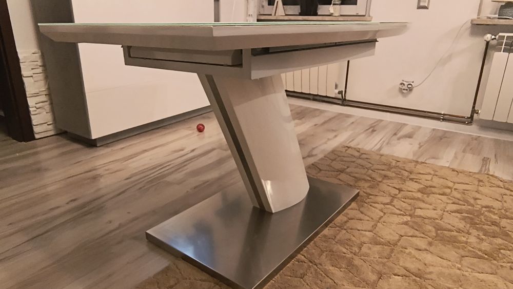 Biały stół rozkładany. Wysoki połysk.