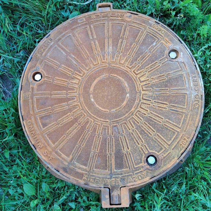 Właz żeliwny d 600 40 tonowy