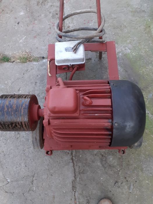 Witam mam do sprzedania silnik elektryczny 5,5 kW stan dobry Więcej in