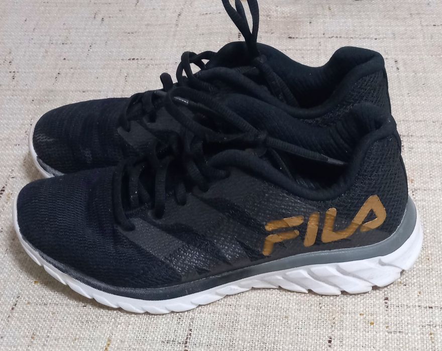 Жіночі кросівки Fila