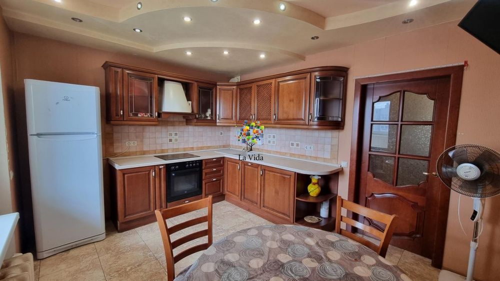 Продаж 2-к квартири з ремонтом та меблями, вул. Милославська, 45