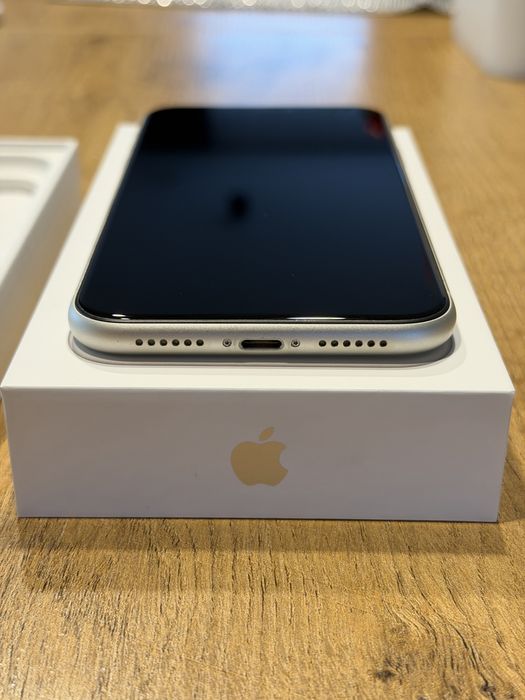 iPhone 11 biały 64 GB 77% kondycji baterii