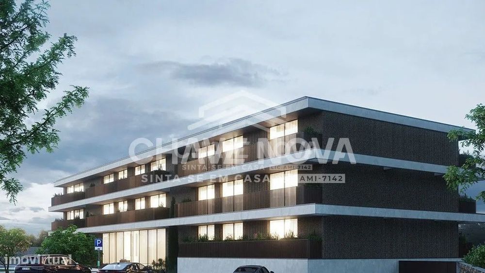 T2 Novo c/ Lugar de Garagem e Arrumos, no centro histórico da Feira