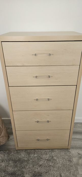 Quarto de solteiro em excelente estado