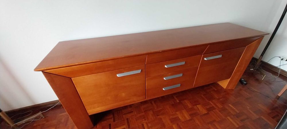 Aparador de sala em cerejeira