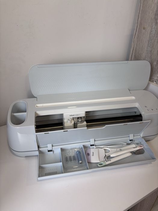 Плотер Cricut maker 3