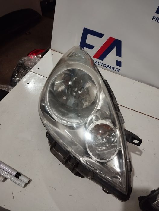 Фара Нісан Ноте Nissan Note