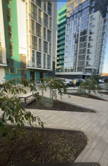 Продається 3 кімнатна квартира в ЖК Смарт Сіті 3 . Стан -після будівельників.