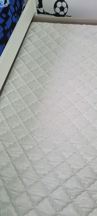 Cama de solteiro com gaveta