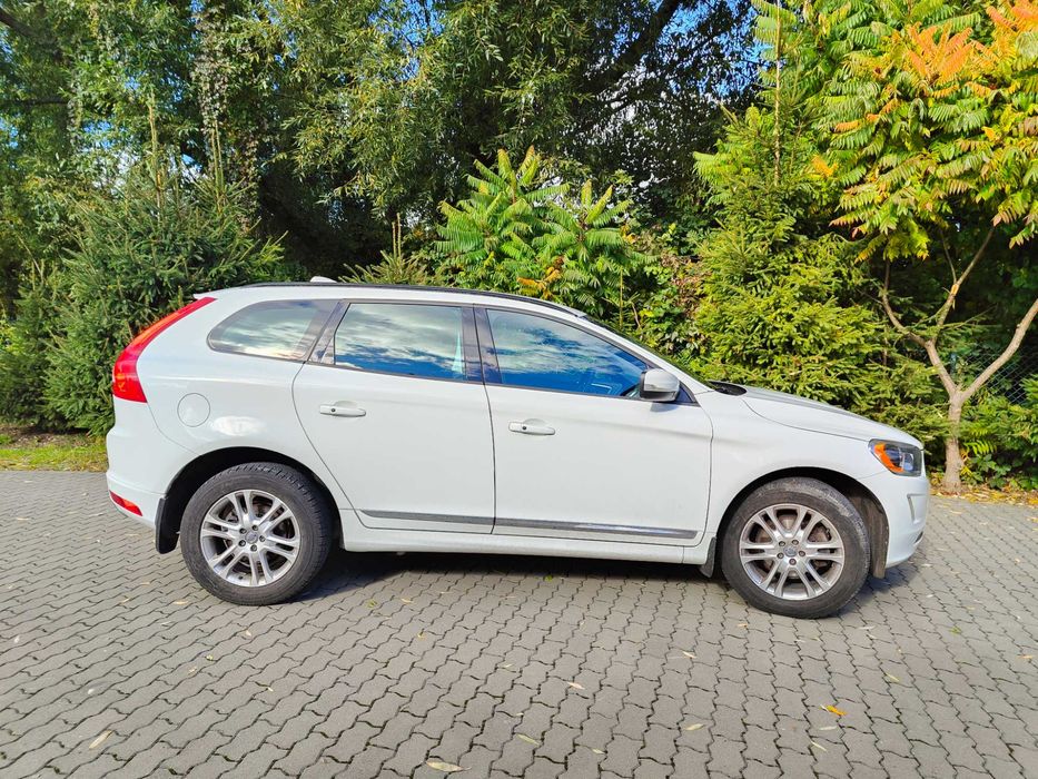 Volvo XC60 2015 2.0 FWD бензин
