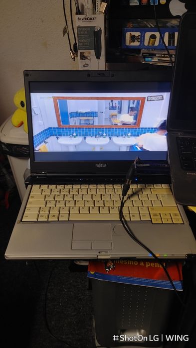 Portátil com Windows 11 e Office