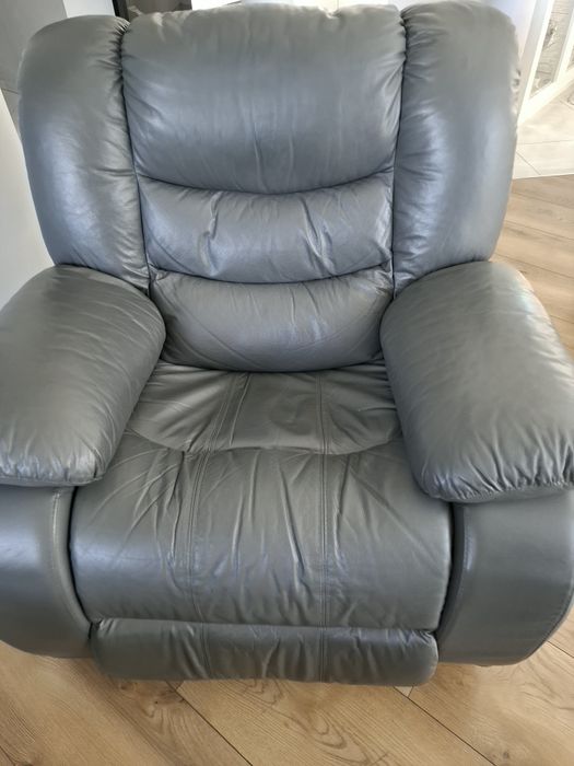 Sofa plus dwa fotele.