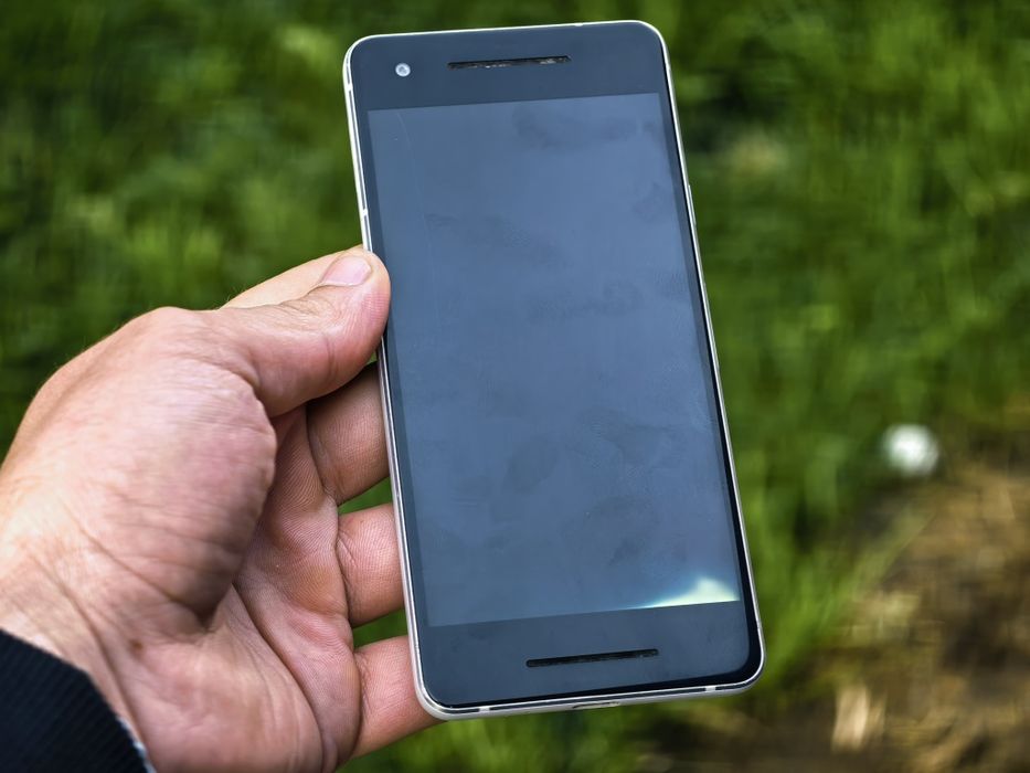 Смартфон Google Pixel 2