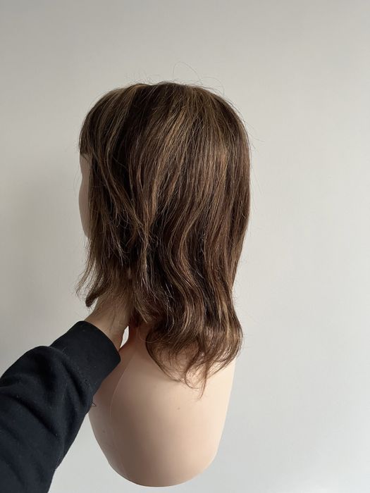 Peruka wlosy naturalne braz z pasemkami i grzywka