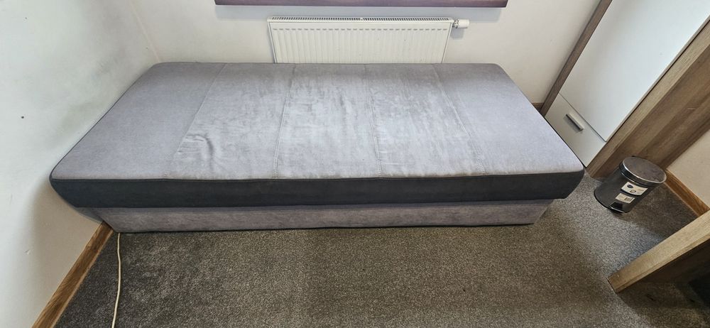 Łóżko do spania szare