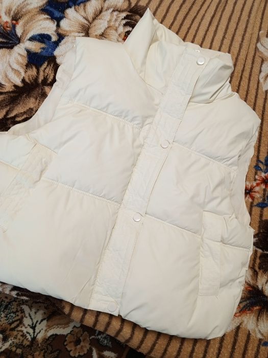 жилетка жіноча біла