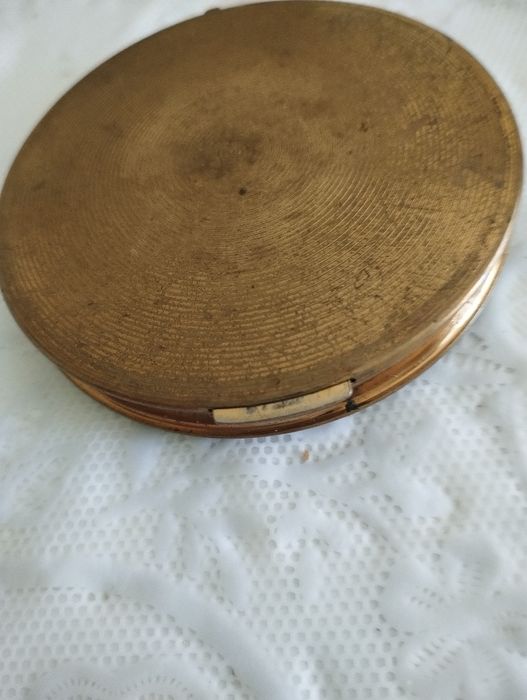 Винтажная  пудреница позолоченная.