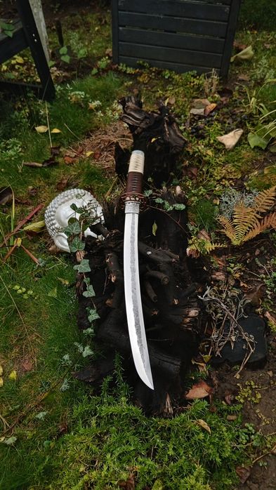 Ręcznie wykuty miecz Wakizashi. Japoński miecz. Knifemaking.