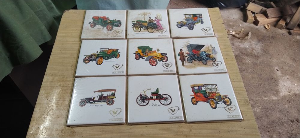 Azulejos alusivos a viaturas