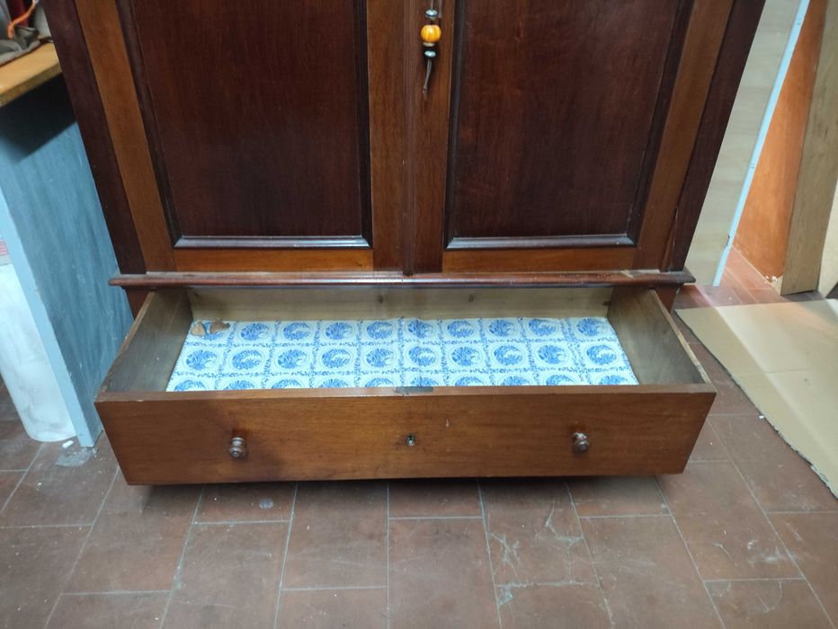 Roupeiro vinhático
