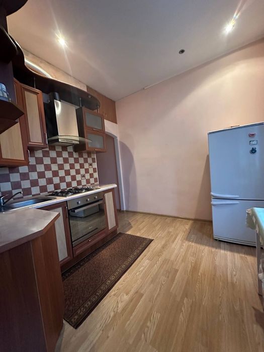 Терміново! Продам 2 кімнатну високогабаритку у м.Шептицький!