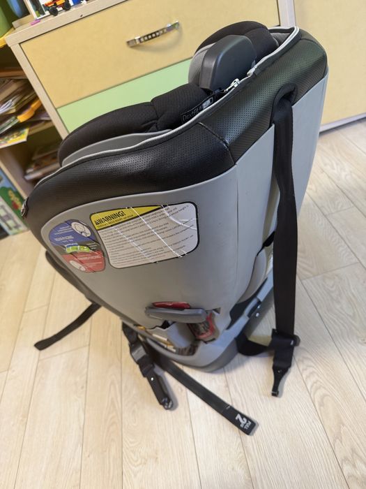 Автокрісло Chicco NextFit ZIP від 2,2 кг до 29,4 кг.