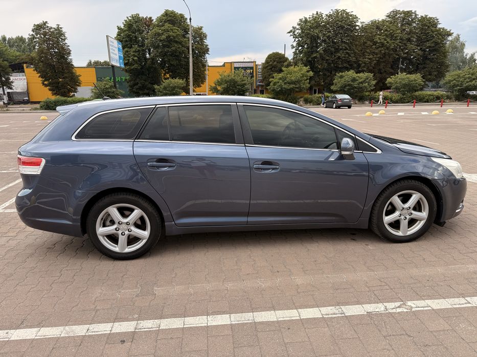 Продам Toyota Avensis 2009