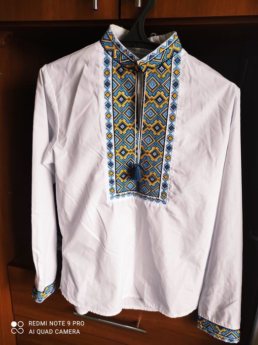 Вишита сорочка для підлітка