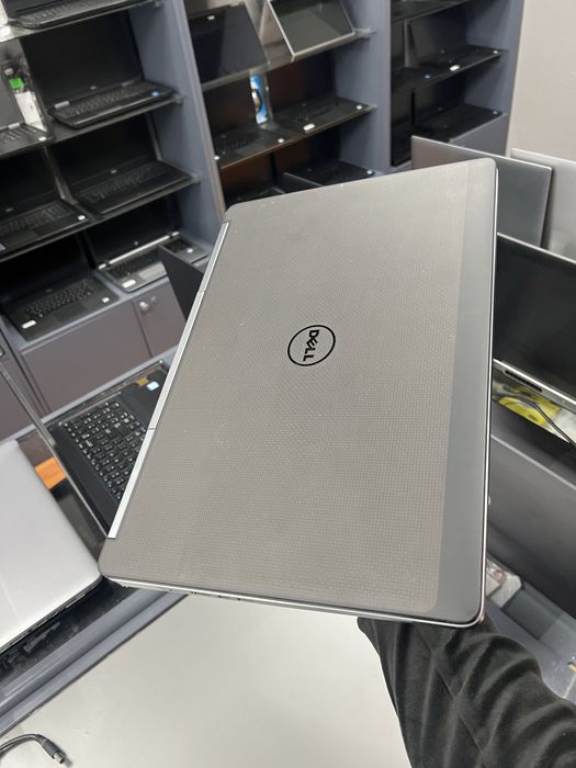 Мощный профессианальный ноутбук dell