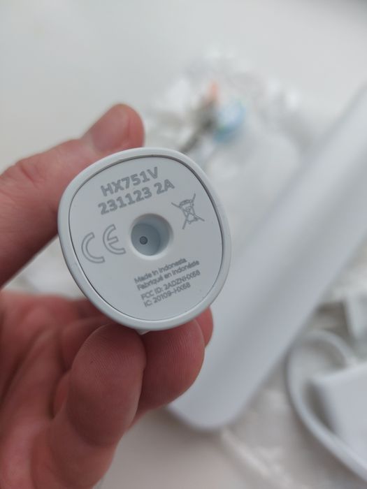 Зубна щітка Philips 7000 / 6100 / hx751