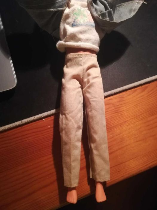 Calças Beges para Boneco Ken