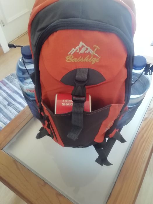 Vendo mochila Nova com 50 cm útil para campismo escola caminhadas