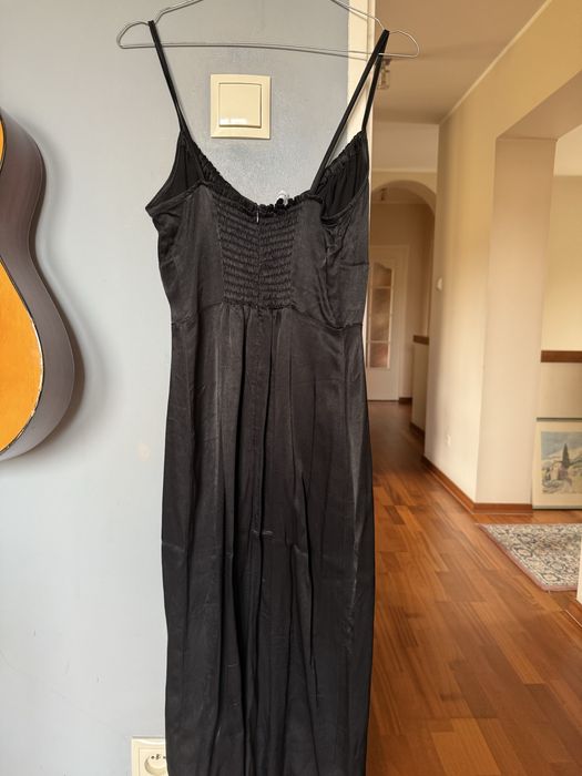 Czarna satynowa sukienka Le Prive S