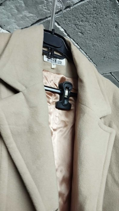 Casaco beje comprido